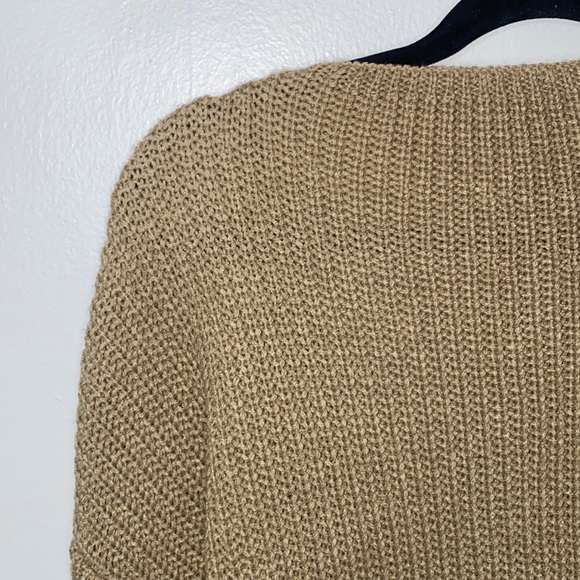 Sweaters - 🪿Adorable tan knit sweater!